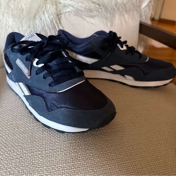Reebok Sneakers Navy and White size 9.5 - Picture 3 of 6
